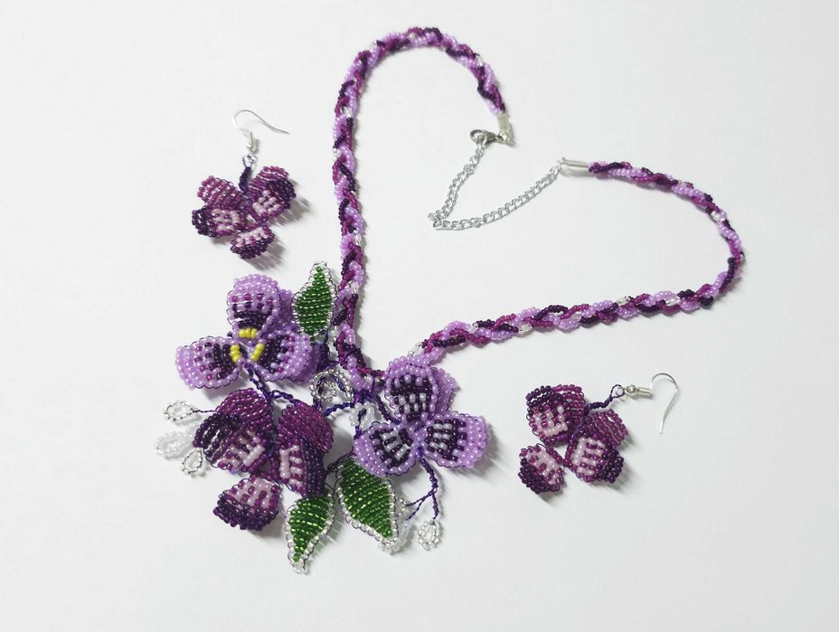 Set bijuterii Panselute mov cu colier cercei, handmade, margele unicat