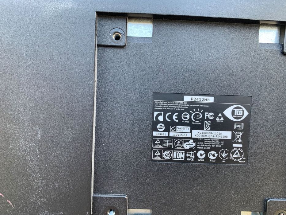 Монитор DELL - Без кабели за захранване в много добро състояние.