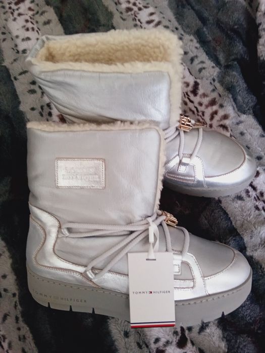 Tommy Hilfiger N37-38  апрески