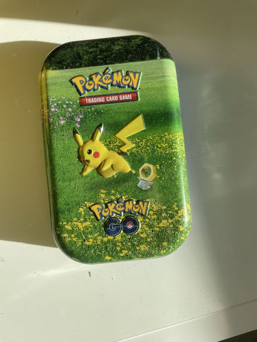 Vând cartonașe pokemon