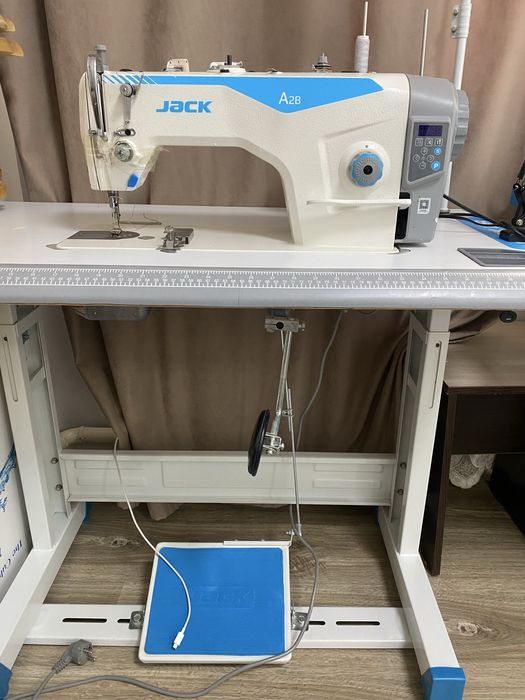 Продам швейную машинку jack