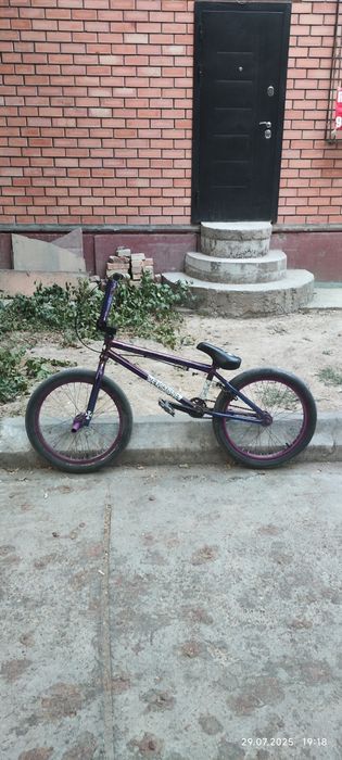 Стильный BMX Kenstone для трюков и катания