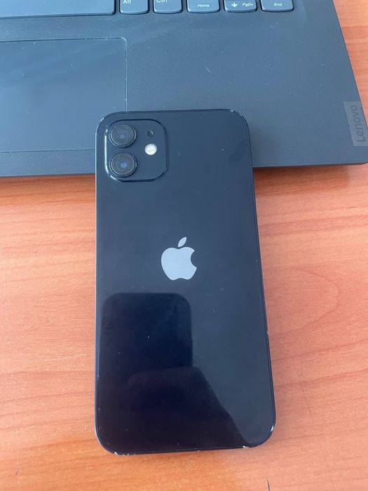 Продам Айфон 12