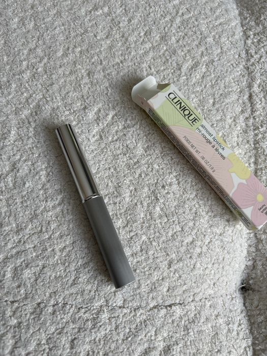 Прахообразна пудра Givenchy цвят 03 Voile Rosé Clinique almost lipstick цвят Black Honey