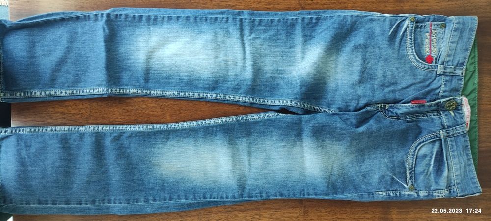 Белые летние джинсы.