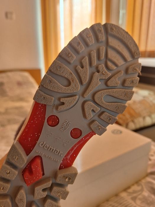 Продавам нови детски гумени ботуши на demar