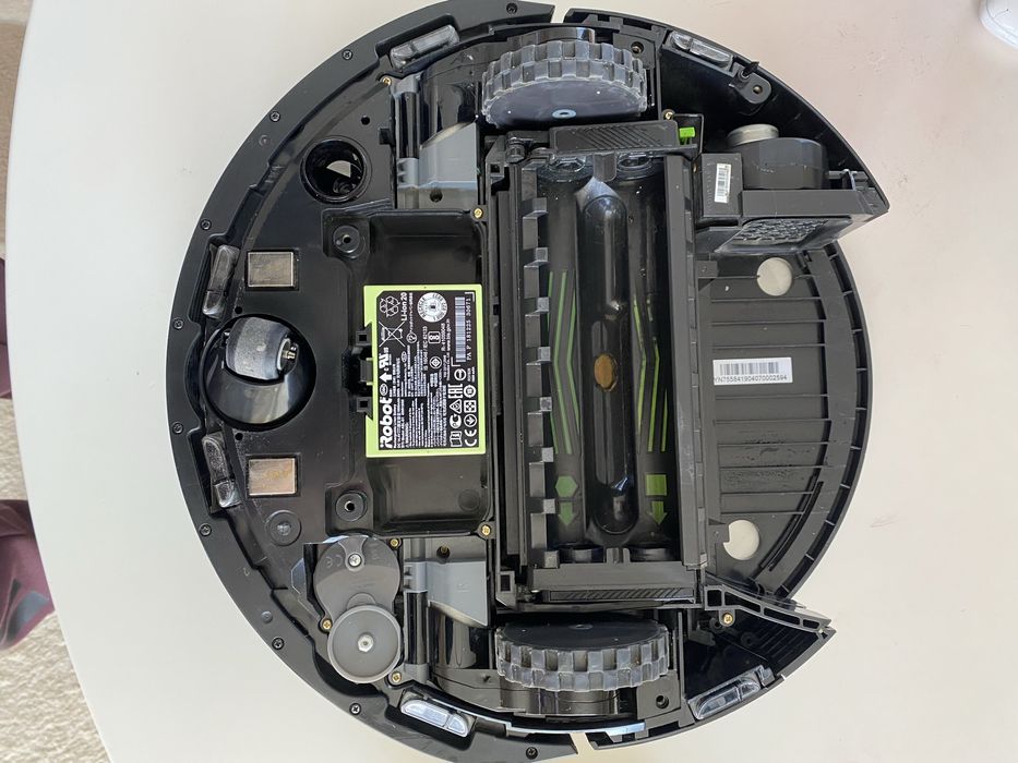 Прахосмукачка робот Irobot Roоmba i7+ с чисто нова батерия