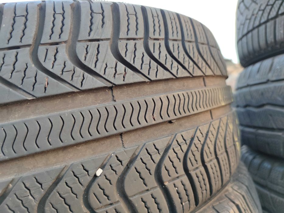 2бр Всесезонни Гуми 225 40 18 - Pirelli - DOT 2021
