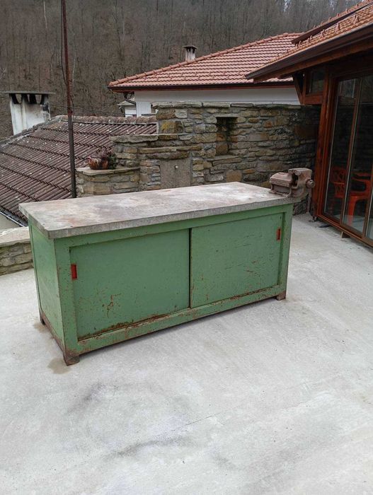 Шлосерска маса с менгеме