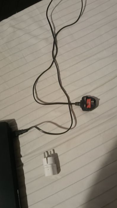 PlayStation е в добро състояние има четири игри