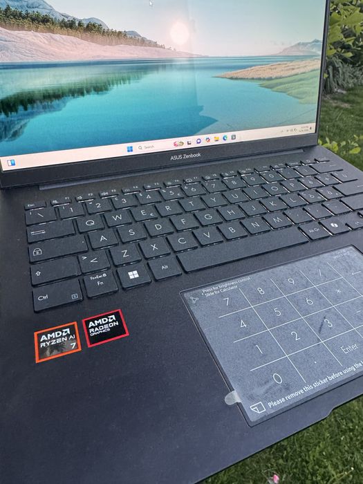 Laptop nou Asus Zenbook 14 3K OLED Amd Ryzen 7 350 AI 32GB DDR5