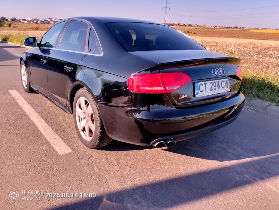 Audi A4 limuzina