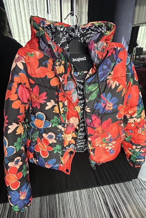 Късо дамско якенце Desigual XS