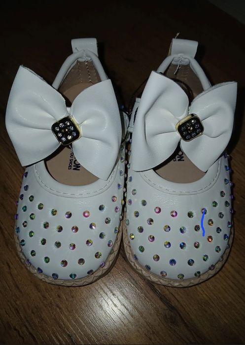 Qizaloqlar uchun oyoq kiymi