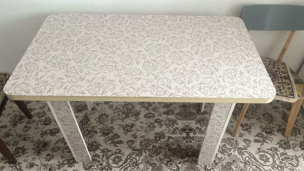 Стол кухняяячч срочнооо