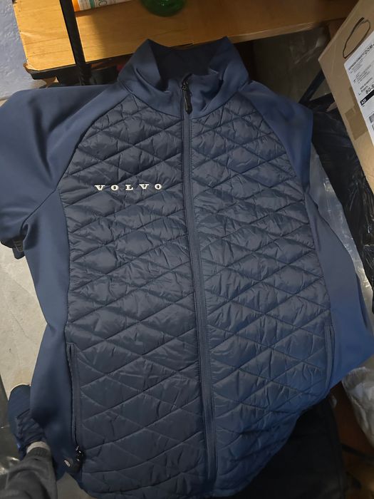 Мъжко яке volvo размер Л