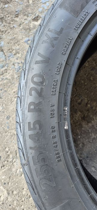4 anvelope vara Continental 255/45/20.Pretul este pe bucata.