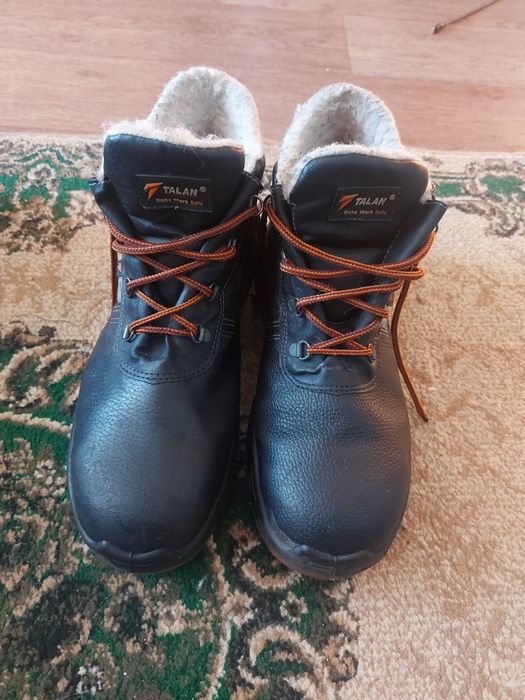 Комплект спец.одежды,зимние ботинки 46р.,куртка зимняя,куртка х/б,комб