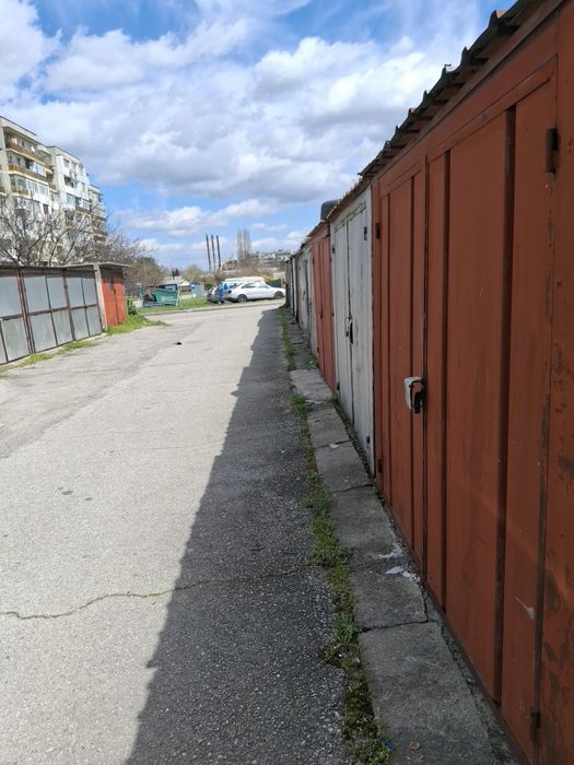 Продавам гараж,  ламаринен,  в добро състояние