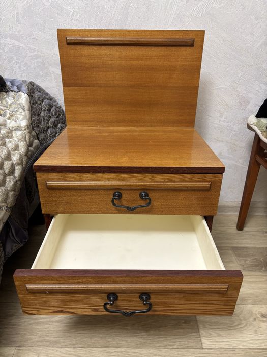 Продаю две тумбочки с задвишками