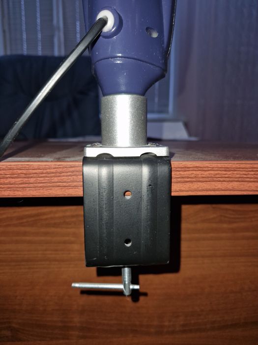 Настольная лампа с креплением