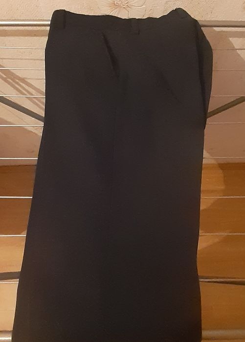 Продам школьный костюм.