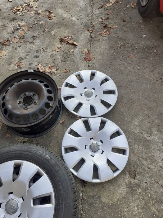 Vand jante originale Audi pe 16 cu cauciucuri de iarna 205 55 r16