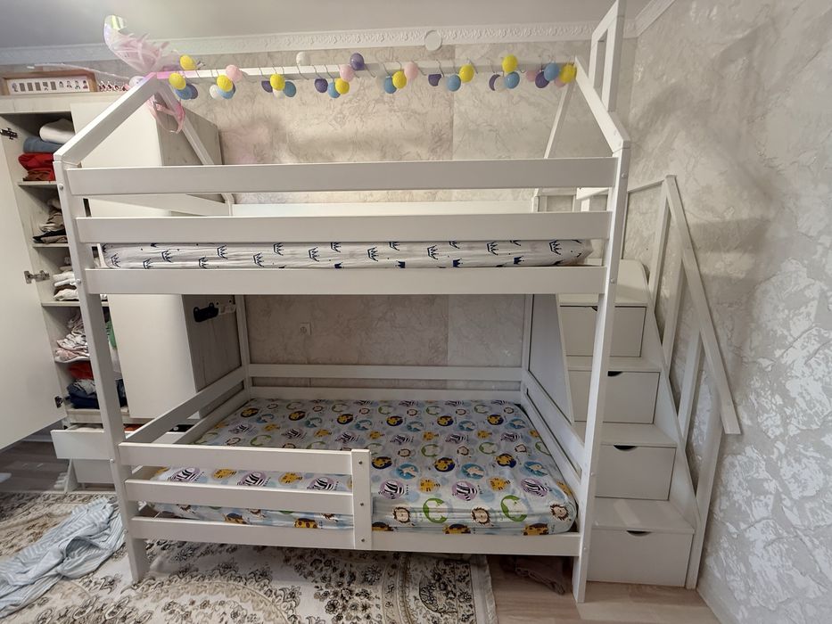Продам 2-х ярусную кровать