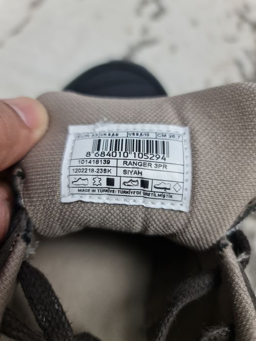 Продам кроссовки новые