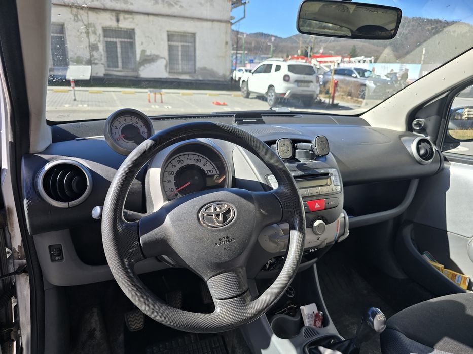 Vând Toyota aygo