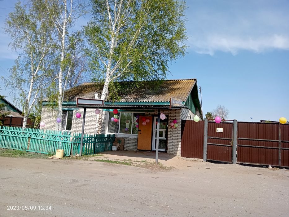 Шпальный дом с магазином