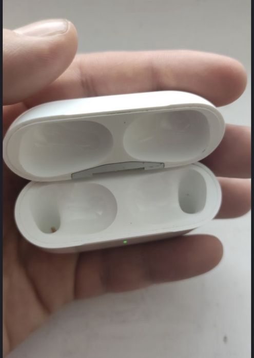 Продам оригинал кейс airpods pro 1