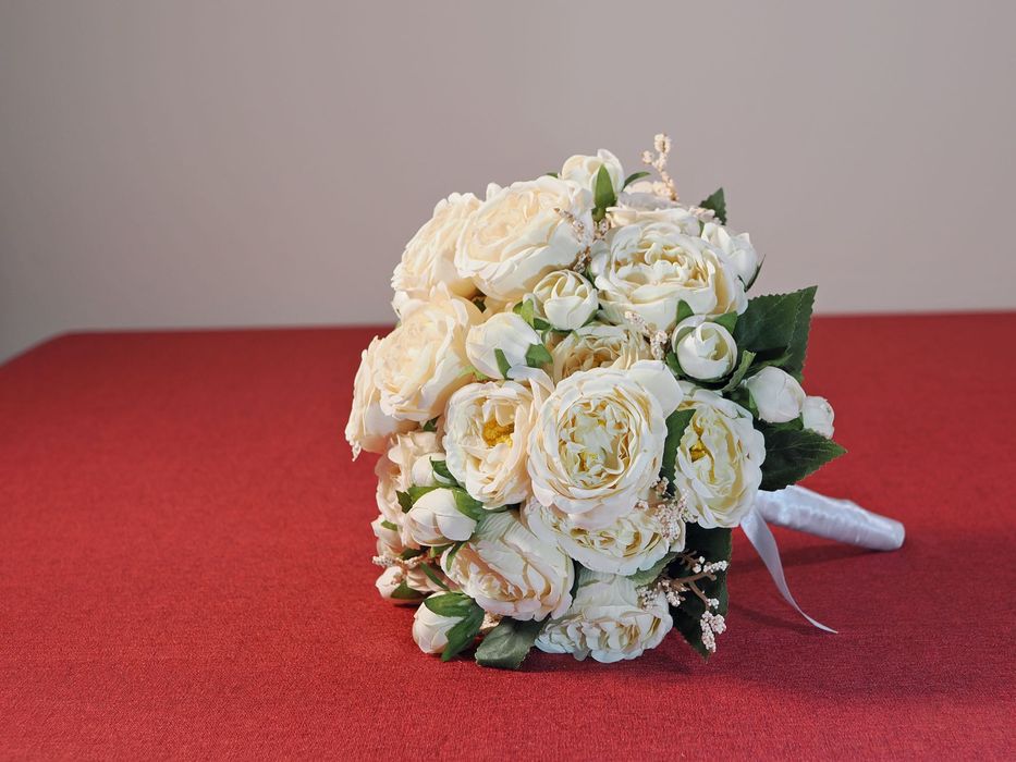 Сватбена украса от висококачествени изкуствени цветя