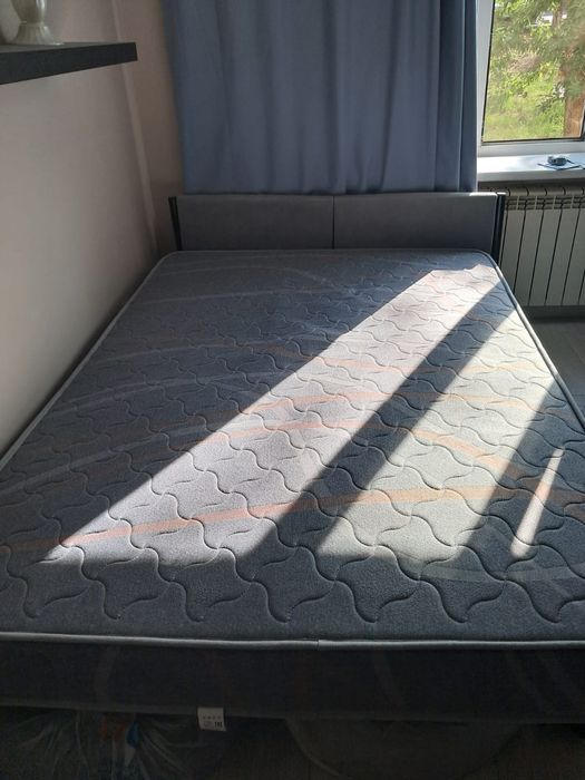 Продам кровать с ортопед матрасом 140×200