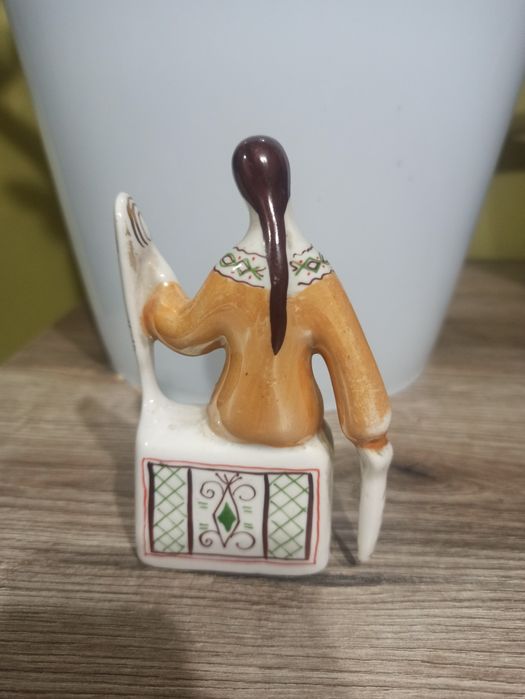 Статуэтка Девушка с прялкой