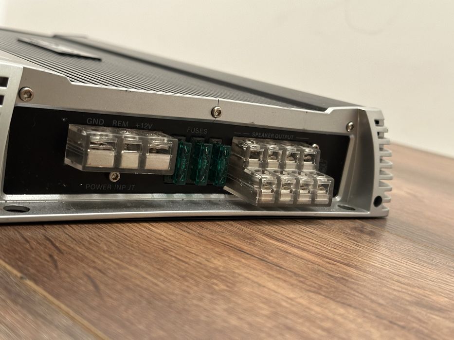 4-канален усилвател Thunder TCA-4106 – Добро състояние