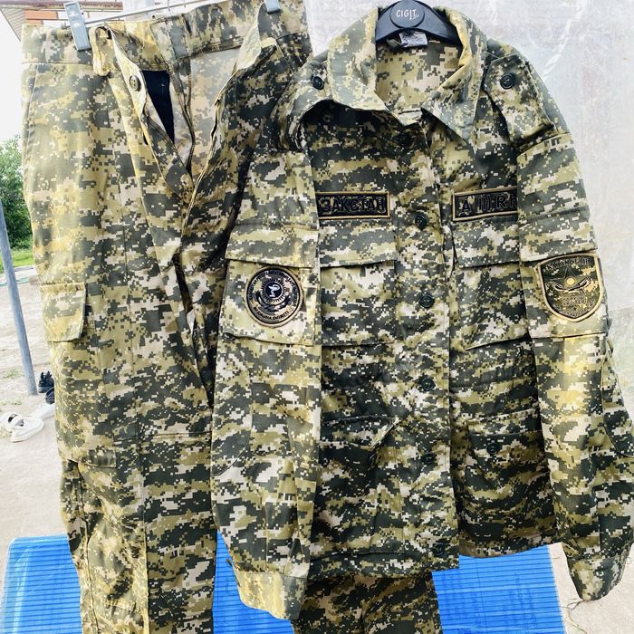 Продам военную форму для школьника