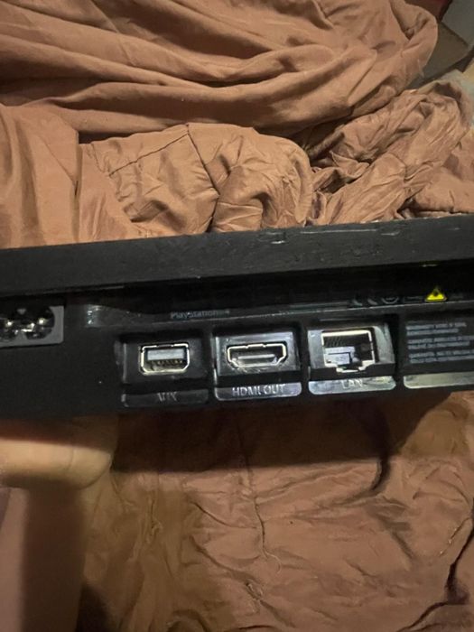 Vand ps4 in stare buna