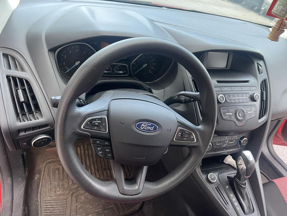 Форд фокус 2015г   60000 км