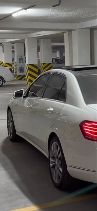 Мерседес 212  Е 300