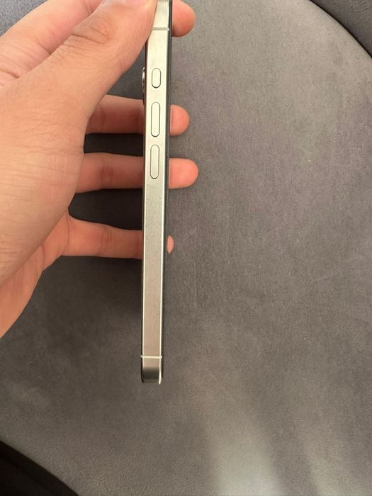 iPhone 15 Pro White piese