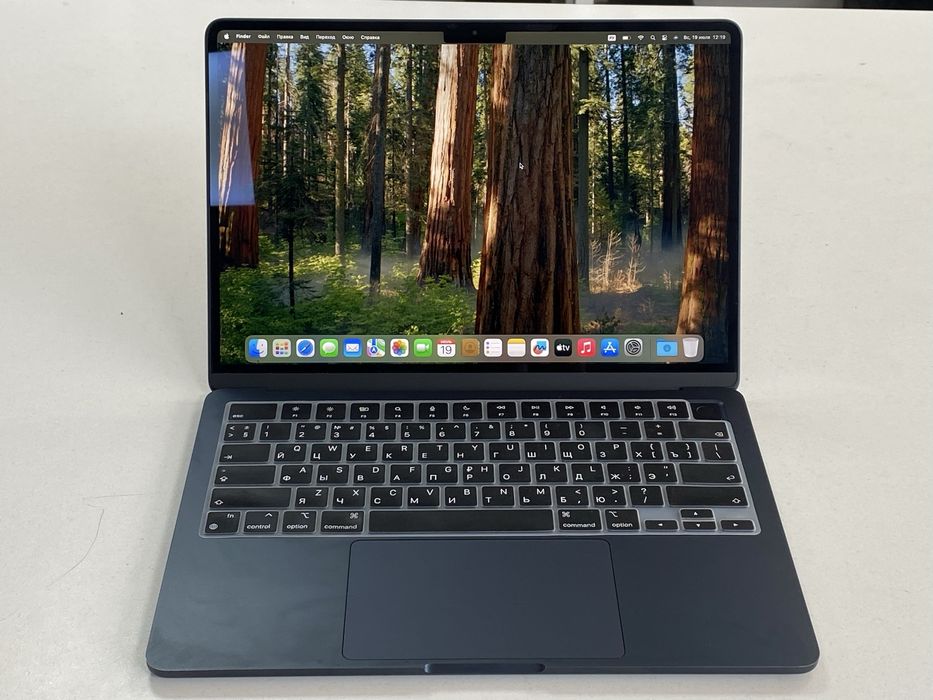 Тонкий ноутбук MacBook Air 13 2022  -  13.6 2K/Apple M2/8GB/SSD 256GB