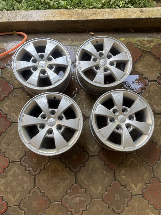 Диски на Pajero срочно