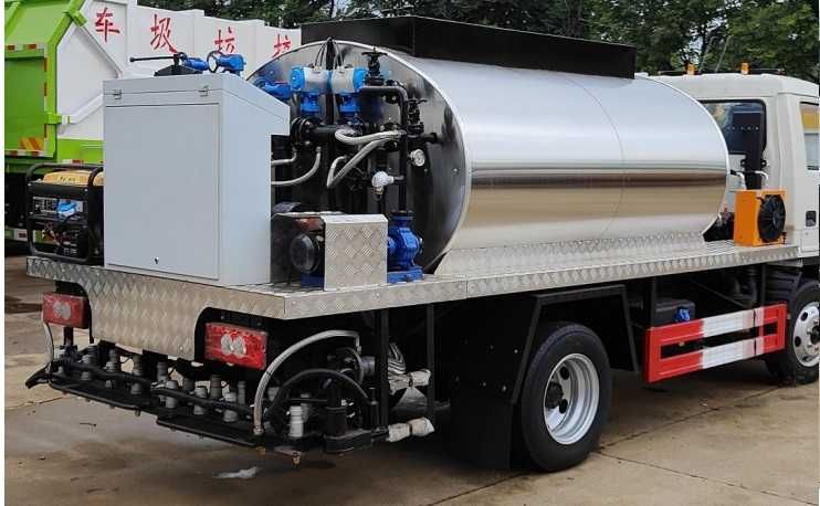 Битумораспределитель HOWO 4×2, 4 000 л. (битумовоз) Доставка 30 дней