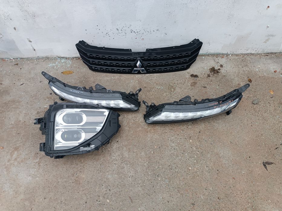 Bara fata/Grila Radiator/Aripa/Far/Lumina zi Mitsubishi Eclipse Cross