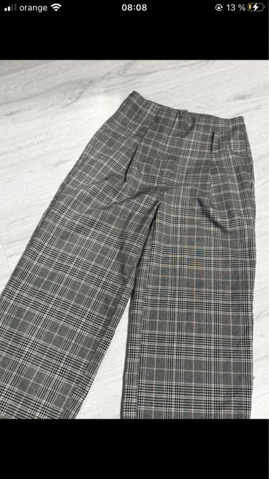 Pantaloni evazati noi