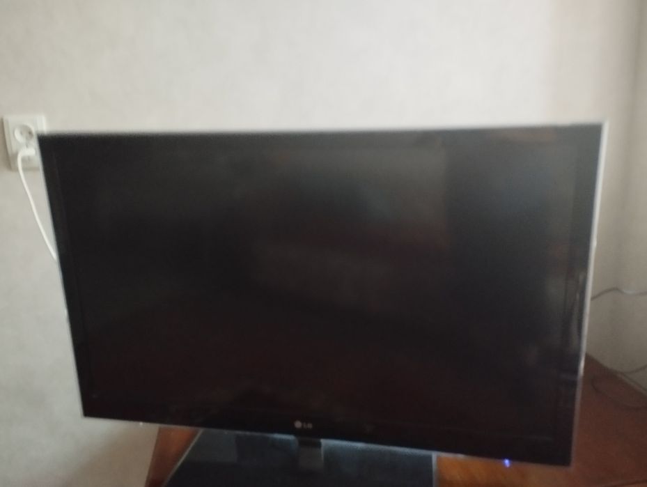Телевизор LG жидкокристаллический