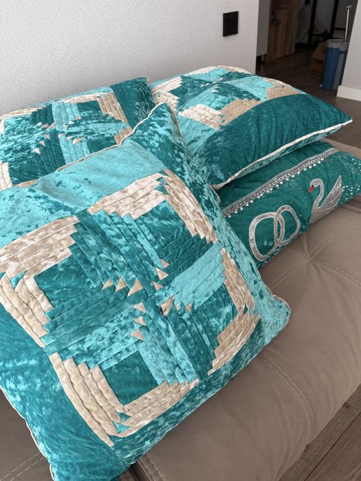 Продам подушки веллюровые 60х60