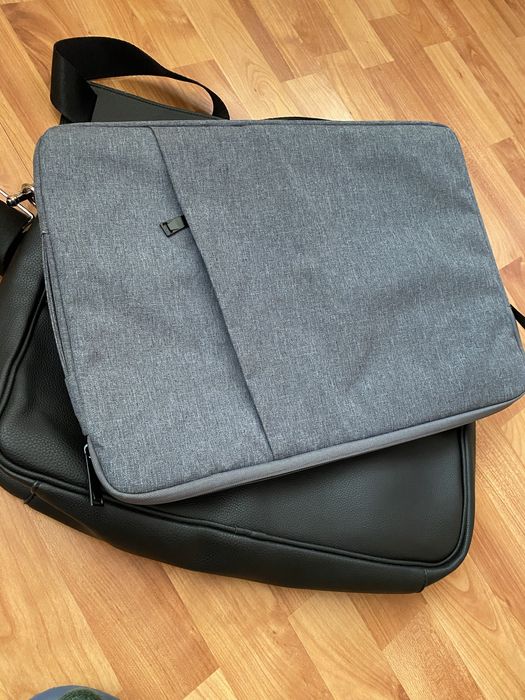 Vând servietă laptop