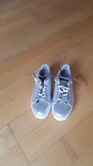 Sneakers stralucitori noi